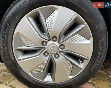 Серый Хендай Kona, объемом двигателя 0 л и пробегом 60 тыс. км за 15555 $, фото 56 на Automoto.ua