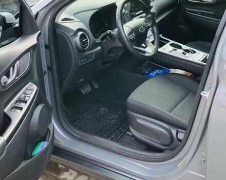 Серый Хендай Kona, объемом двигателя 0 л и пробегом 41 тыс. км за 18200 $, фото 6 на Automoto.ua