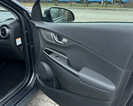 Сірий Хендай Kona, об'ємом двигуна 0 л та пробігом 149 тис. км за 17950 $, фото 40 на Automoto.ua
