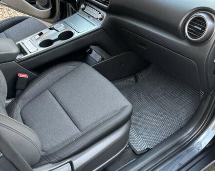 Серый Хендай Kona, объемом двигателя 0 л и пробегом 23 тыс. км за 16900 $, фото 25 на Automoto.ua