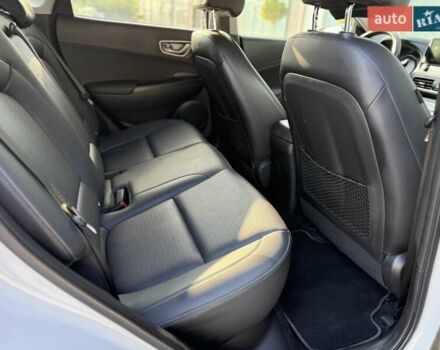 Серый Хендай Kona, объемом двигателя 0 л и пробегом 93 тыс. км за 17970 $, фото 48 на Automoto.ua