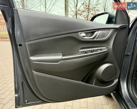 Серый Хендай Kona, объемом двигателя 0 л и пробегом 74 тыс. км за 15250 $, фото 38 на Automoto.ua