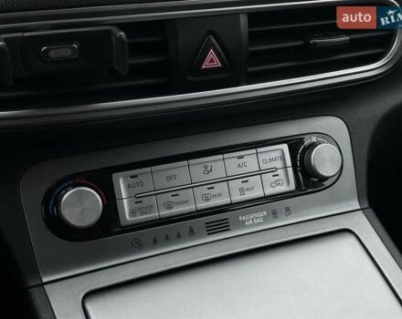 Серый Хендай Kona, объемом двигателя 0 л и пробегом 95 тыс. км за 17200 $, фото 19 на Automoto.ua