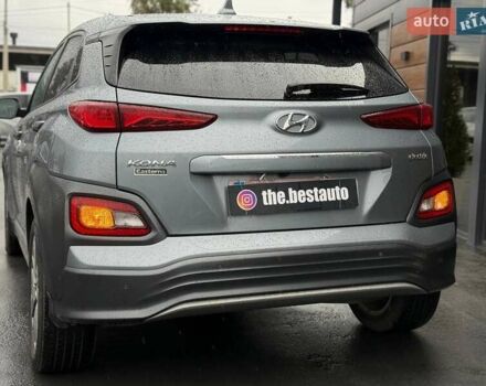 Сірий Хендай Kona, об'ємом двигуна 0 л та пробігом 61 тис. км за 17700 $, фото 7 на Automoto.ua