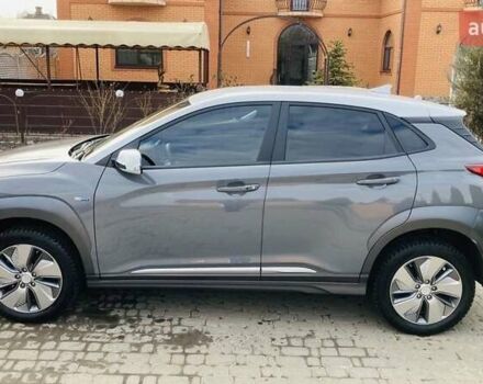 Серый Хендай Kona, объемом двигателя 0 л и пробегом 41 тыс. км за 18200 $, фото 3 на Automoto.ua