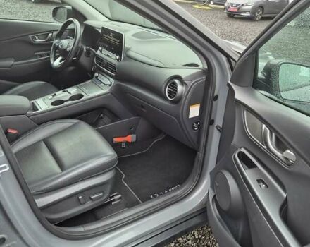 Сірий Хендай Kona, об'ємом двигуна 0 л та пробігом 99 тис. км за 19499 $, фото 27 на Automoto.ua