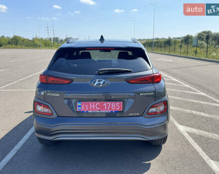 Серый Хендай Kona, объемом двигателя 0 л и пробегом 71 тыс. км за 16999 $, фото 6 на Automoto.ua