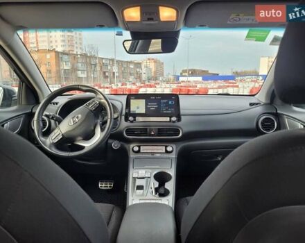Серый Хендай Kona, объемом двигателя 0 л и пробегом 78 тыс. км за 15900 $, фото 8 на Automoto.ua