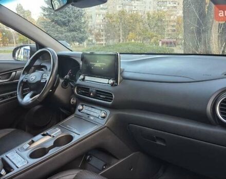 Сірий Хендай Kona, об'ємом двигуна 0 л та пробігом 42 тис. км за 22200 $, фото 26 на Automoto.ua