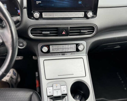 Серый Хендай Kona, объемом двигателя 0 л и пробегом 62 тыс. км за 16900 $, фото 25 на Automoto.ua