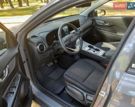 Серый Хендай Kona, объемом двигателя 0 л и пробегом 86 тыс. км за 15500 $, фото 14 на Automoto.ua