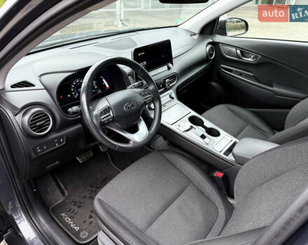 Серый Хендай Kona, объемом двигателя 0 л и пробегом 69 тыс. км за 15600 $, фото 14 на Automoto.ua