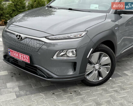 Серый Хендай Kona, объемом двигателя 0 л и пробегом 118 тыс. км за 15900 $, фото 3 на Automoto.ua