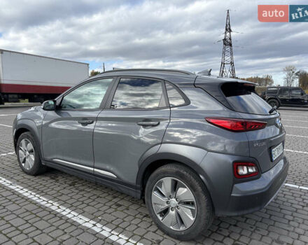 Серый Хендай Kona, объемом двигателя 0 л и пробегом 51 тыс. км за 15800 $, фото 4 на Automoto.ua