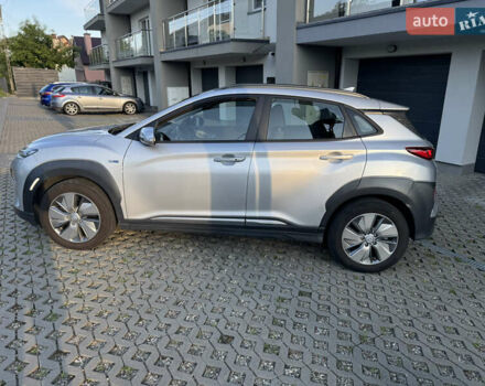 Сірий Хендай Kona, об'ємом двигуна 0 л та пробігом 91 тис. км за 16999 $, фото 5 на Automoto.ua