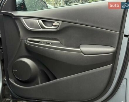 Сірий Хендай Kona, об'ємом двигуна 0 л та пробігом 61 тис. км за 17700 $, фото 61 на Automoto.ua
