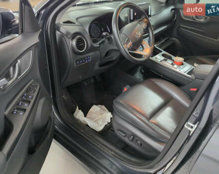 Серый Хендай Kona, объемом двигателя 0 л и пробегом 80 тыс. км за 17500 $, фото 9 на Automoto.ua