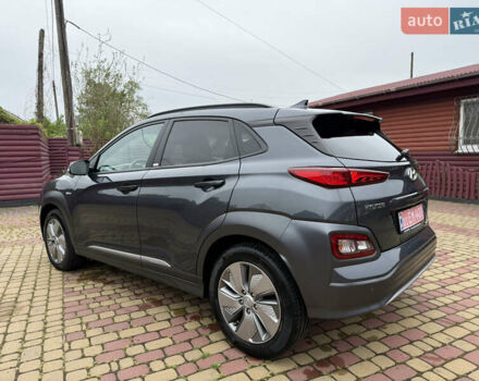Серый Хендай Kona, объемом двигателя 0 л и пробегом 60 тыс. км за 15555 $, фото 13 на Automoto.ua