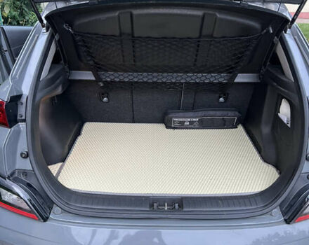 Серый Хендай Kona, объемом двигателя 0 л и пробегом 74 тыс. км за 18100 $, фото 13 на Automoto.ua