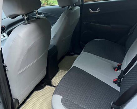 Серый Хендай Kona, объемом двигателя 0 л и пробегом 74 тыс. км за 18100 $, фото 8 на Automoto.ua