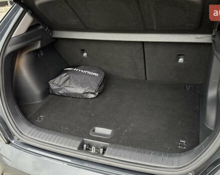 Серый Хендай Kona, объемом двигателя 0 л и пробегом 50 тыс. км за 18500 $, фото 46 на Automoto.ua