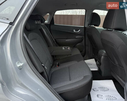 Сірий Хендай Kona, об'ємом двигуна 0 л та пробігом 88 тис. км за 17600 $, фото 16 на Automoto.ua