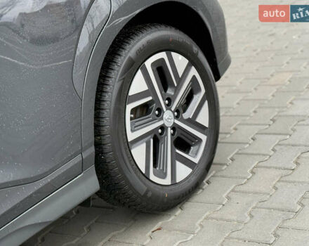 Сірий Хендай Kona, об'ємом двигуна 0 л та пробігом 52 тис. км за 16999 $, фото 8 на Automoto.ua