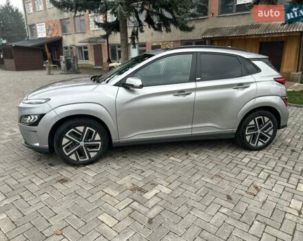 Серый Хендай Kona, объемом двигателя 0 л и пробегом 61 тыс. км за 17900 $, фото 5 на Automoto.ua