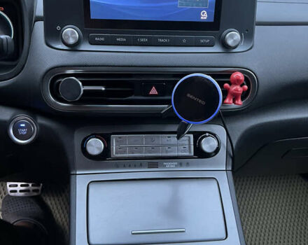 Серый Хендай Kona, объемом двигателя 0 л и пробегом 74 тыс. км за 18100 $, фото 15 на Automoto.ua