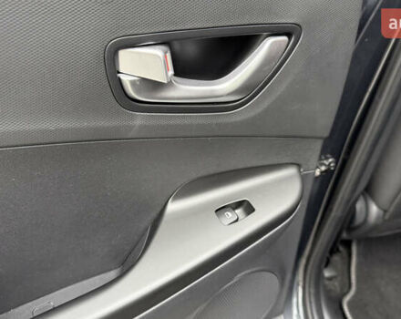 Серый Хендай Kona, объемом двигателя 0 л и пробегом 50 тыс. км за 18500 $, фото 41 на Automoto.ua