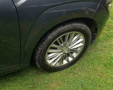 Серый Хендай Kona, объемом двигателя 0 л и пробегом 75 тыс. км за 17435 $, фото 2 на Automoto.ua