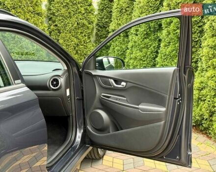 Сірий Хендай Kona, об'ємом двигуна 0 л та пробігом 44 тис. км за 16999 $, фото 24 на Automoto.ua