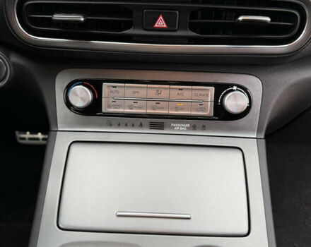 Серый Хендай Kona, объемом двигателя 0 л и пробегом 39 тыс. км за 16999 $, фото 37 на Automoto.ua