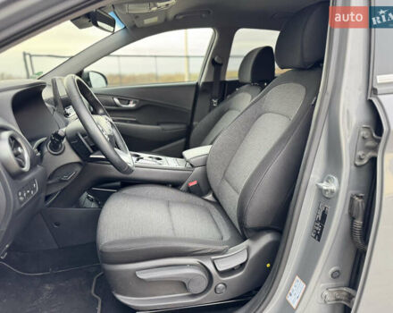 Серый Хендай Kona, объемом двигателя 0 л и пробегом 40 тыс. км за 15999 $, фото 27 на Automoto.ua