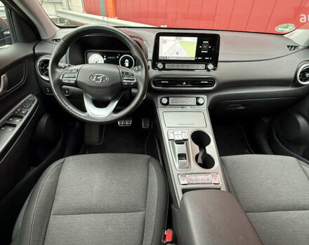 Серый Хендай Kona, объемом двигателя 0 л и пробегом 50 тыс. км за 18500 $, фото 62 на Automoto.ua