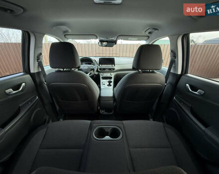 Серый Хендай Kona, объемом двигателя 0 л и пробегом 41 тыс. км за 18000 $, фото 30 на Automoto.ua