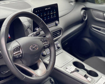 Серый Хендай Kona, объемом двигателя 0 л и пробегом 78 тыс. км за 17999 $, фото 29 на Automoto.ua