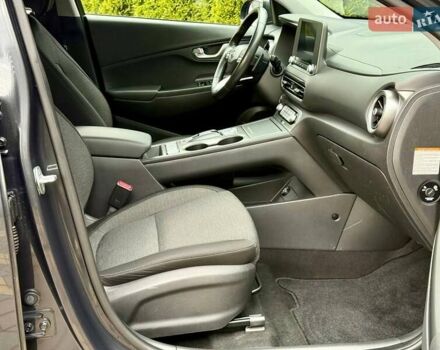 Сірий Хендай Kona, об'ємом двигуна 0 л та пробігом 44 тис. км за 16999 $, фото 25 на Automoto.ua