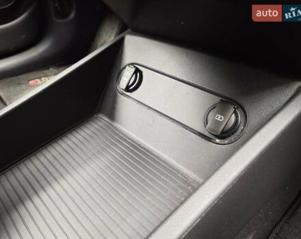 Серый Хендай Kona, объемом двигателя 0 л и пробегом 50 тыс. км за 17650 $, фото 69 на Automoto.ua