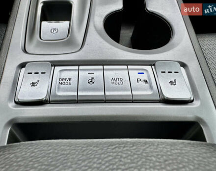 Серый Хендай Kona, объемом двигателя 0 л и пробегом 82 тыс. км за 17888 $, фото 62 на Automoto.ua