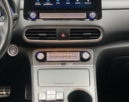 Серый Хендай Kona, объемом двигателя 0 л и пробегом 78 тыс. км за 17999 $, фото 38 на Automoto.ua