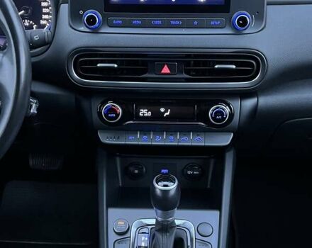 Сірий Хендай Kona, об'ємом двигуна 1.6 л та пробігом 53 тис. км за 18900 $, фото 45 на Automoto.ua