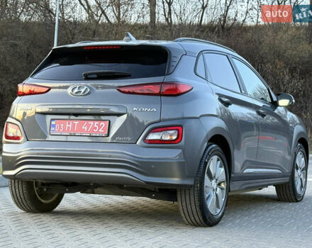 Серый Хендай Kona, объемом двигателя 0 л и пробегом 63 тыс. км за 18900 $, фото 6 на Automoto.ua