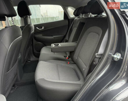 Серый Хендай Kona, объемом двигателя 0 л и пробегом 52 тыс. км за 17299 $, фото 60 на Automoto.ua