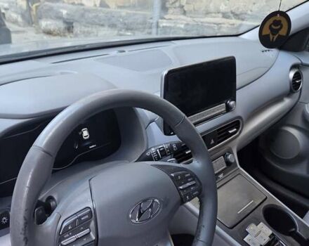Серый Хендай Kona, объемом двигателя 0 л и пробегом 150 тыс. км за 20900 $, фото 2 на Automoto.ua