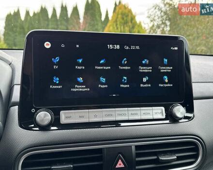 Серый Хендай Kona, объемом двигателя 0 л и пробегом 82 тыс. км за 17888 $, фото 91 на Automoto.ua