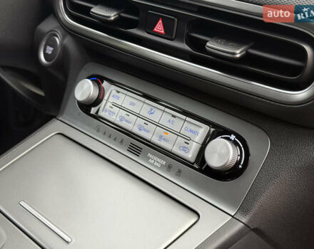 Серый Хендай Kona, объемом двигателя 0 л и пробегом 56 тыс. км за 17299 $, фото 42 на Automoto.ua