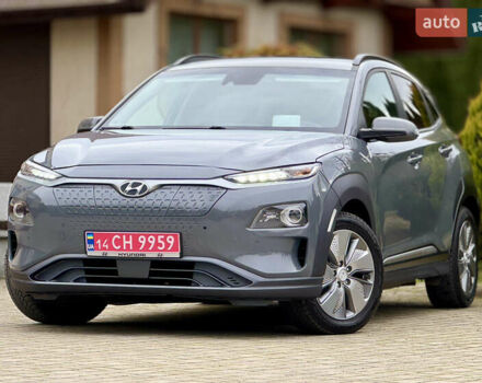 Серый Хендай Kona, объемом двигателя 0 л и пробегом 82 тыс. км за 17888 $, фото 2 на Automoto.ua