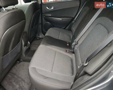 Серый Хендай Kona, объемом двигателя 0 л и пробегом 50 тыс. км за 17650 $, фото 57 на Automoto.ua