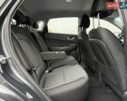 Серый Хендай Kona, объемом двигателя 0 л и пробегом 52 тыс. км за 17299 $, фото 61 на Automoto.ua